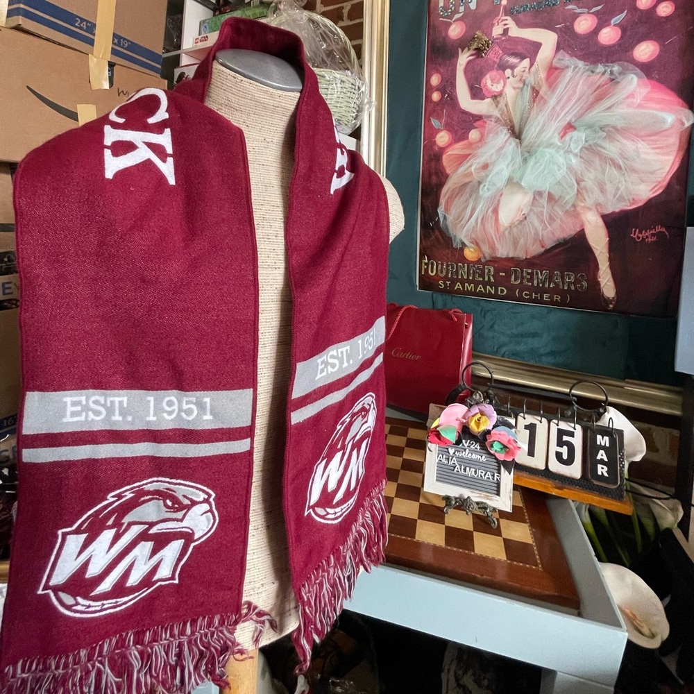 West masters scarf 
🧣